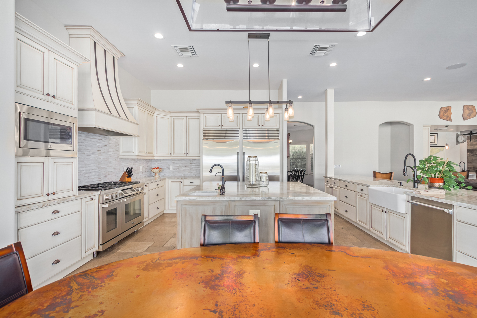 A luxury kitchen with a table and chairs located in Greater Scottsdale, developed by Denali Development Construction.